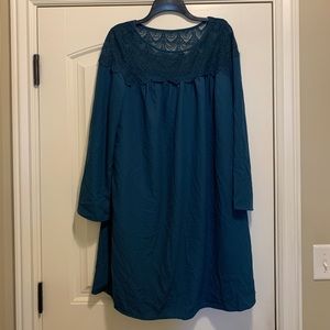 Beautiful lace accent shift dress